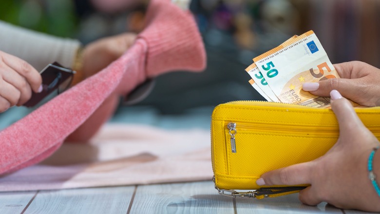 Paraja jashtë bankave rekord në 2025, kaloi 4.8 mld euro, kufizohen pagesat cash